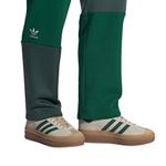 104942785-Zapato-Adidas-Originals-Gazelle-casual-color-beige-para-mujer