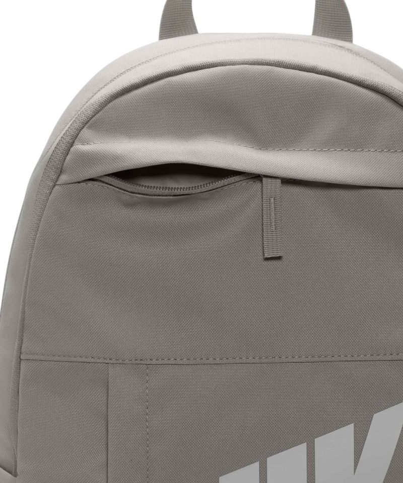 104909012-Mochila-deportiva-Nike-Elemental-gris