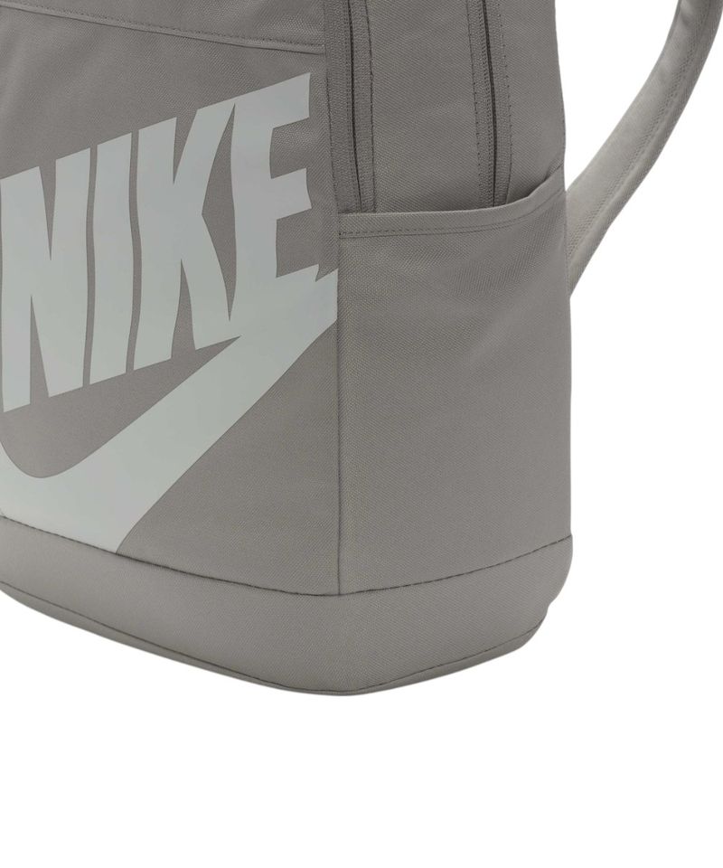 104909012-Mochila-deportiva-Nike-Elemental-gris