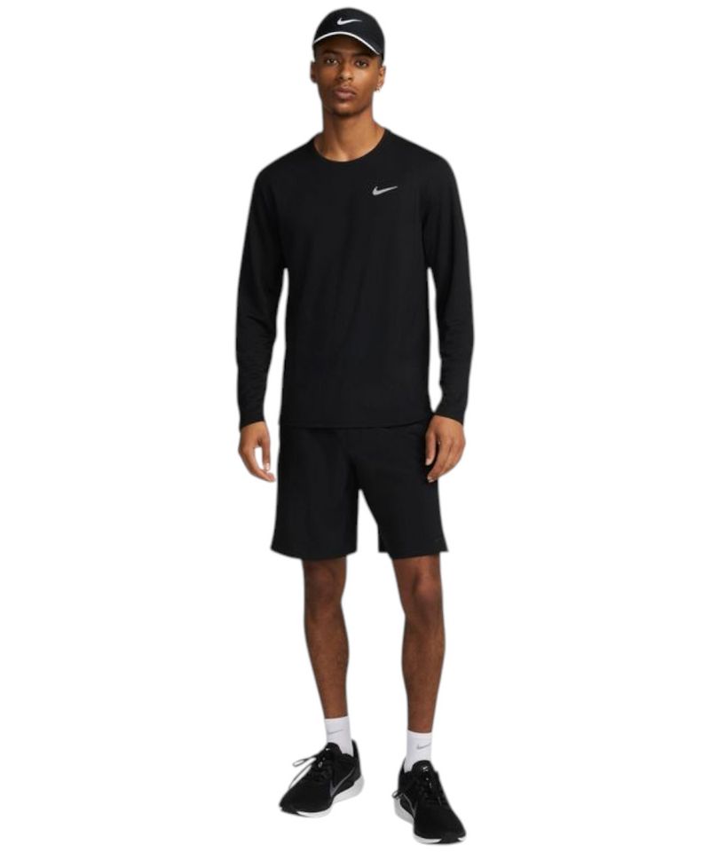 104909054-Camiseta-deportiva-Nike-manga-larga-negra-Dri-Fit-UV-negra-para-hombre