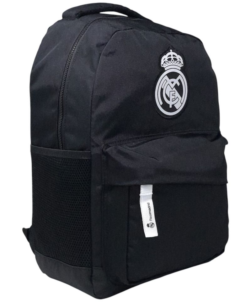 104899368-Mochila-deportiva-Real-Madrid-negra