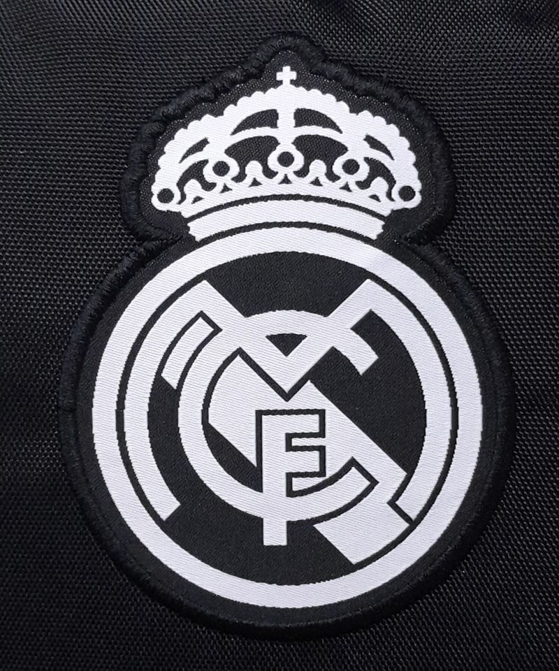 104899368-Mochila-deportiva-Real-Madrid-negra