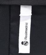 104899368-Mochila-deportiva-Real-Madrid-negra