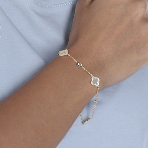 Pulsera de tréboles de brass en baño de oro para mujer