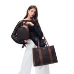 104944040-Duo-de-cartera-tote-y-mochila-H-Co-cafe-para-mujer