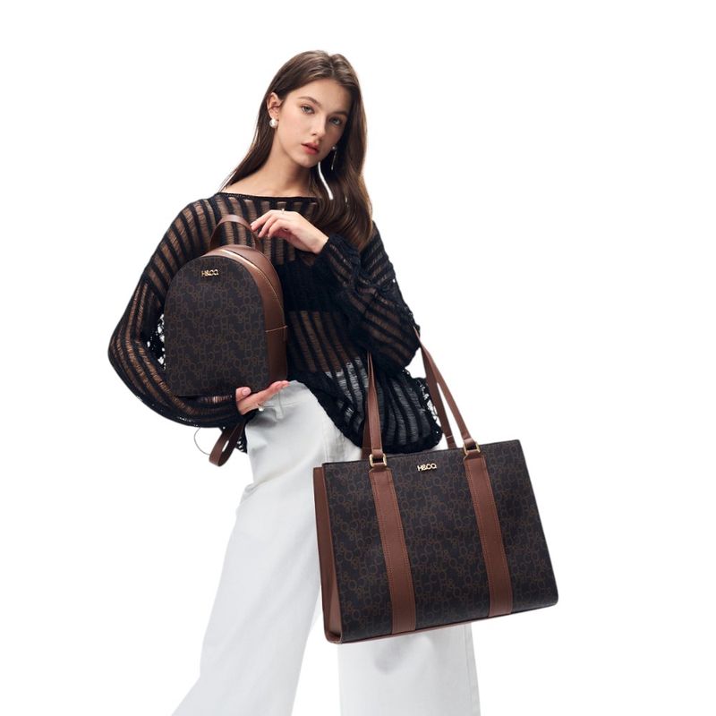 104944040-Duo-de-cartera-tote-y-mochila-H-Co-cafe-para-mujer