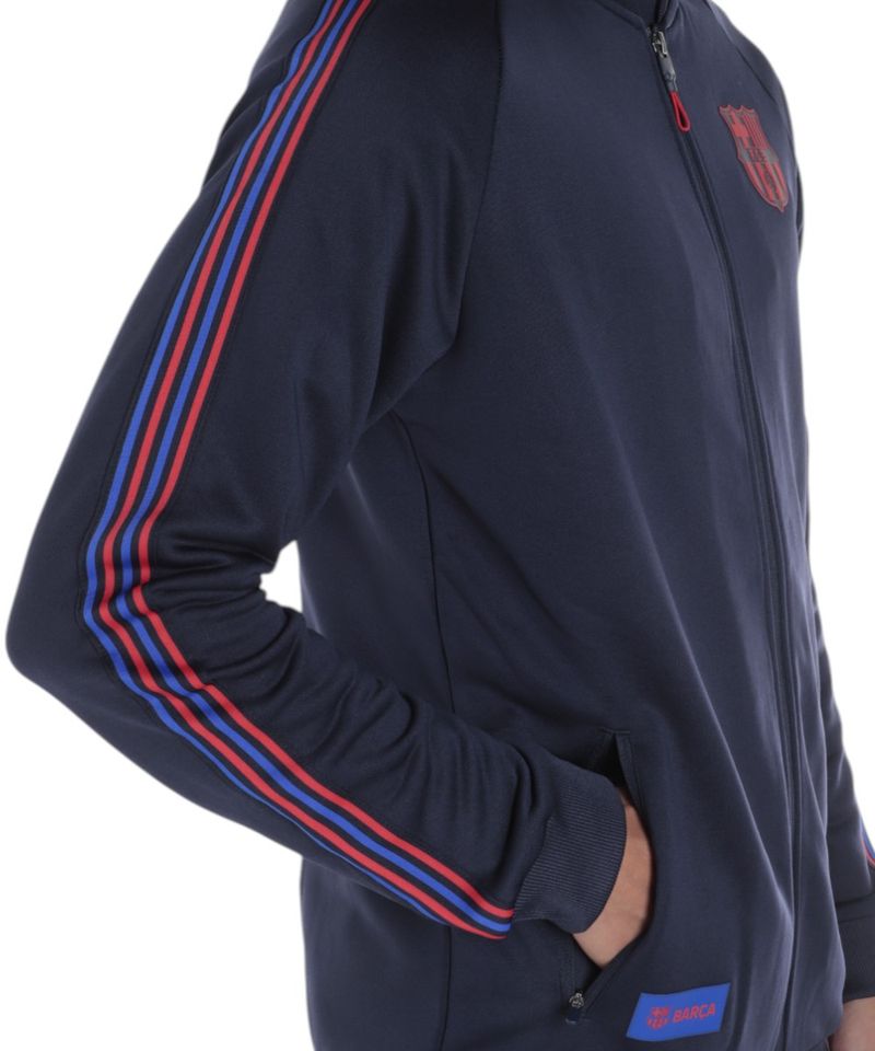 104899403-Chaqueta-deportiva-essentials-fc-barcelona