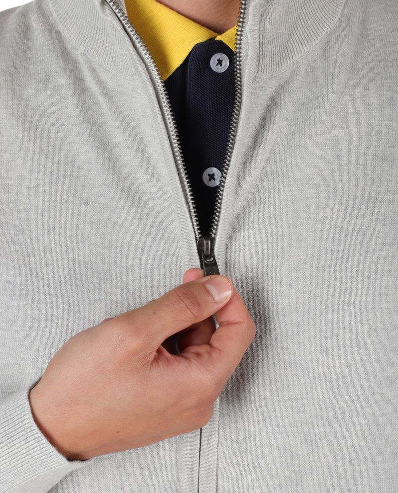 104789437-Sueter-Puro-Ego-gris-con-textura-para-hombre