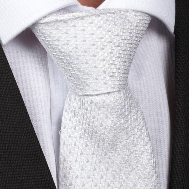 104815941-Corbata-regular-fit-Unexpected-plateada-con-textura-para-hombre