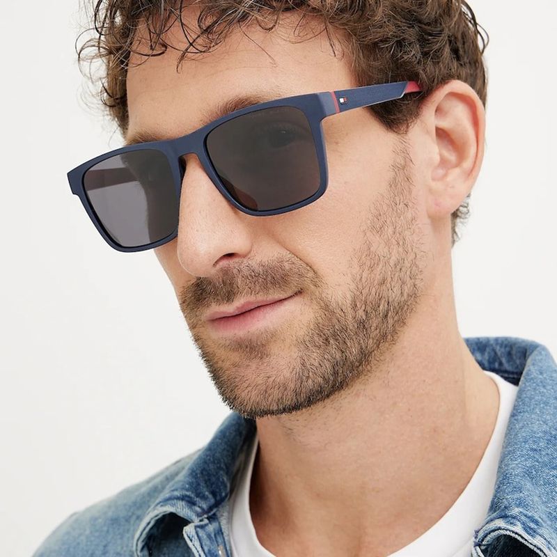 104915918-Lentes-de-sol-wayfarer-para-hombre-Tommy-Hilfiger