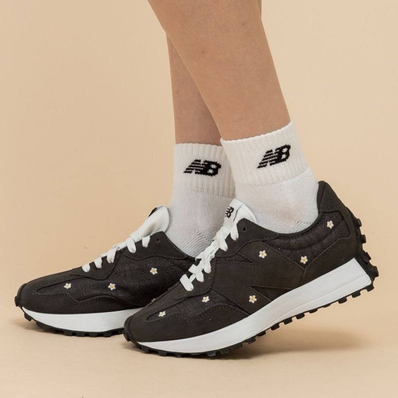 104941651-Zapato-New-Balance-327-casual-negro-para-mujer