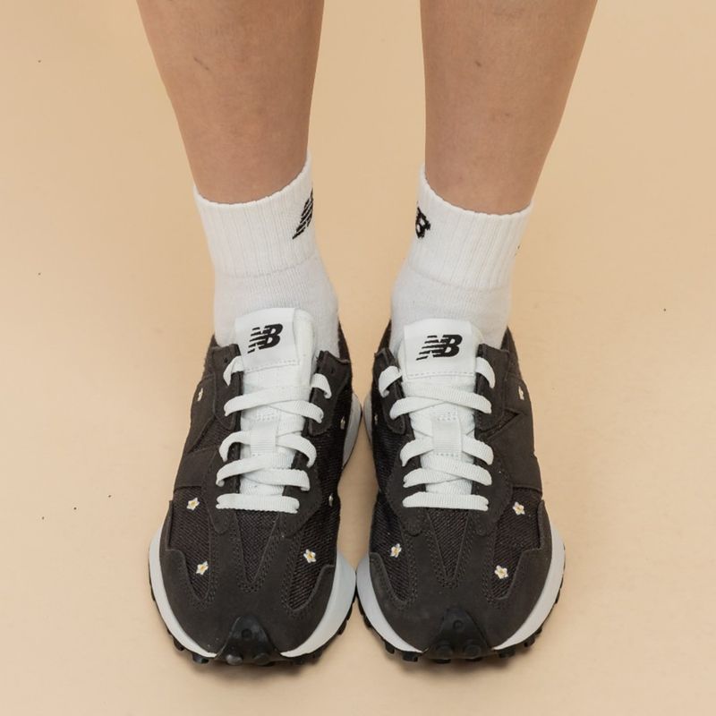 104941651-Zapato-New-Balance-327-casual-negro-para-mujer