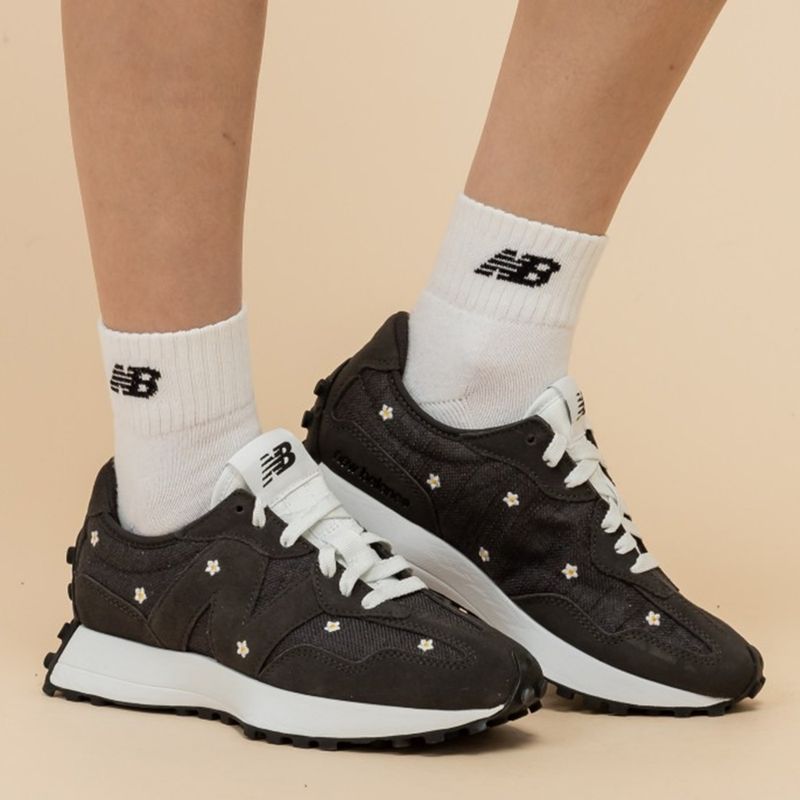 104941651-Zapato-New-Balance-327-casual-negro-para-mujer
