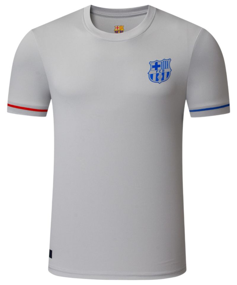 104894933-Camiseta-deportiva-FC-Barcelona-estampada-gris-clara-para-hombre