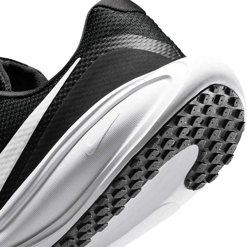 104926843-Zapatos-Nike-Revolution-8-deportivos-color-negro-para-hombre