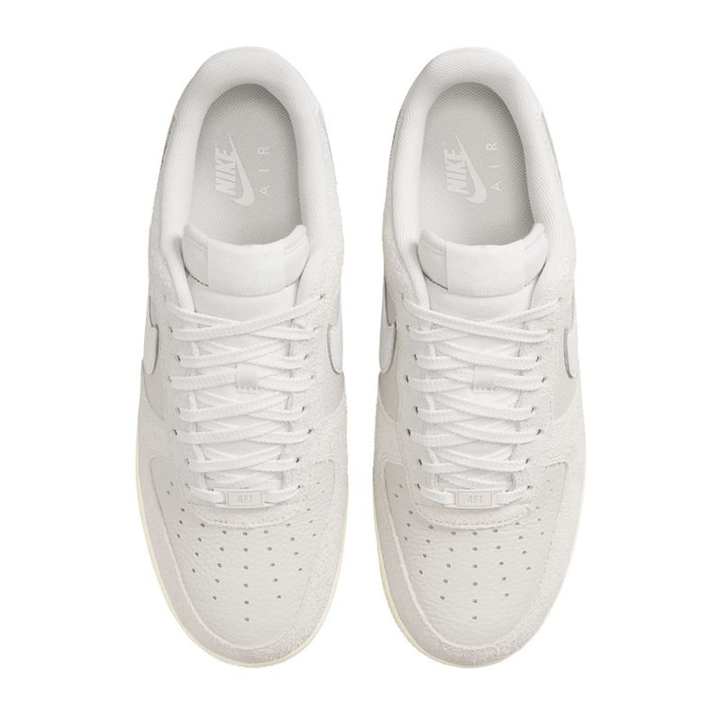 104861799-Calzado-casual-Nike-Air-Force-1-07-Lx--blanco-para-hombre