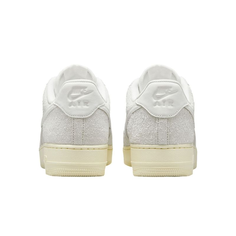 104861799-Calzado-casual-Nike-Air-Force-1-07-Lx--blanco-para-hombre