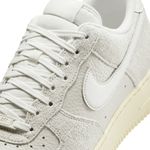104861799-Calzado-casual-Nike-Air-Force-1-07-Lx--blanco-para-hombre
