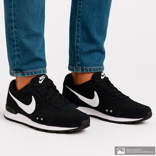 Zapato deportivo casual Nike Venture Runner color negro para hombre