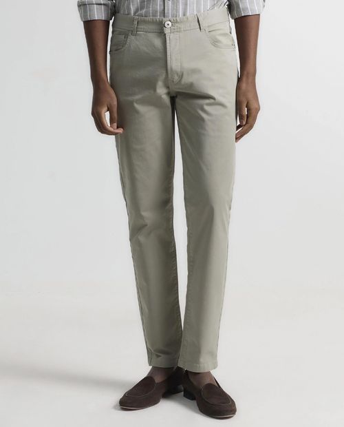 Pantalón casual PuroEGO slim fit verde claro sólido para hombre