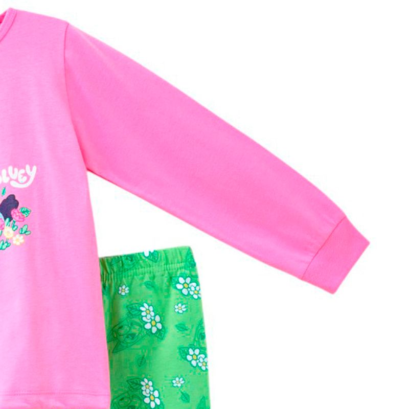104844758-Pijama-de-2-piezas-rosadas-con-estampado-Bluey-para-niña