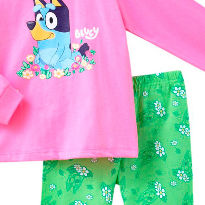 104844758-Pijama-de-2-piezas-rosadas-con-estampado-Bluey-para-niña