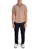 104930806-Camisa-casual-DKNY-cafe-claro-solida-para-hombre