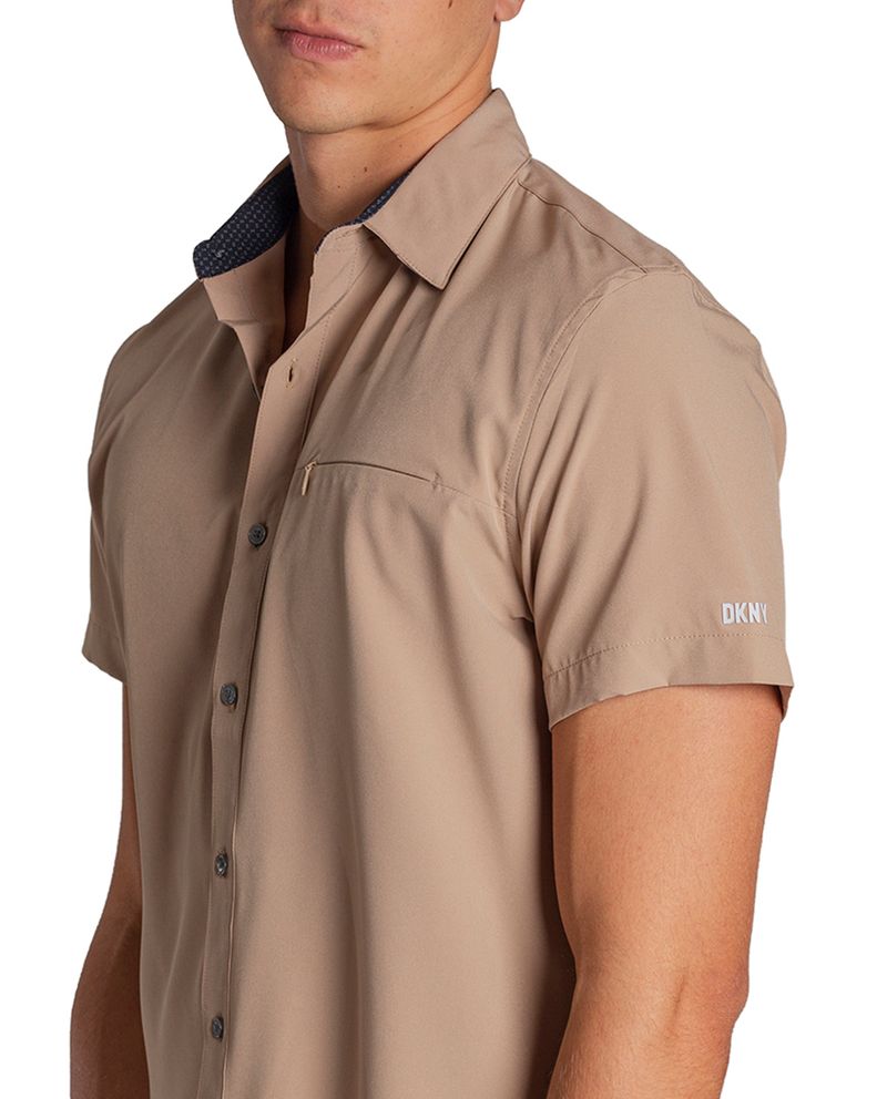104930806-Camisa-casual-DKNY-cafe-claro-solida-para-hombre