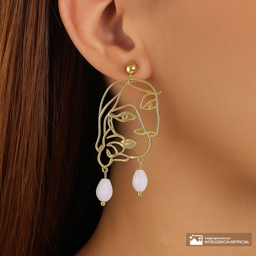 Aretes largos color dorado para mujer