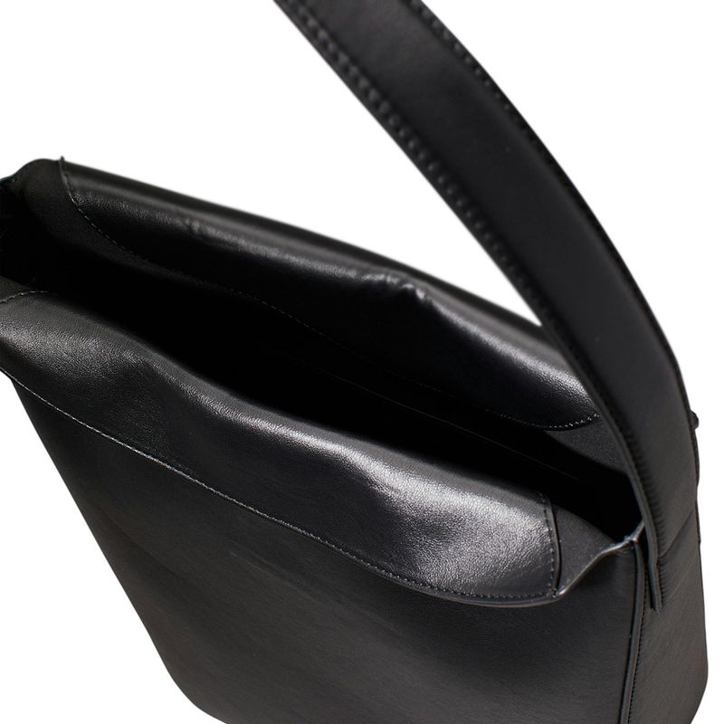 104957969-Cartera-hobo-Calvin-Klein-color-negro-para-mujer
