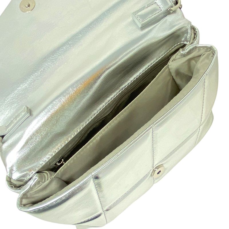 104687247-Cartera-crossbody-Unexpected-plateada-para-mujer