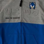 104932455-Sudadera-bicolor-con-estampado-Sonic-para-niño