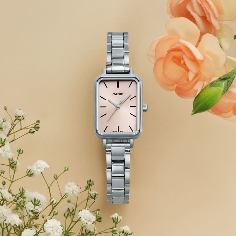 104947268-Reloj-Casio-analogo-de-acero-inoxidable-color-plateado-para-mujer