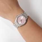 104947934-Reloj-Q-Q-analogo-de-metal-plateado-para-mujer