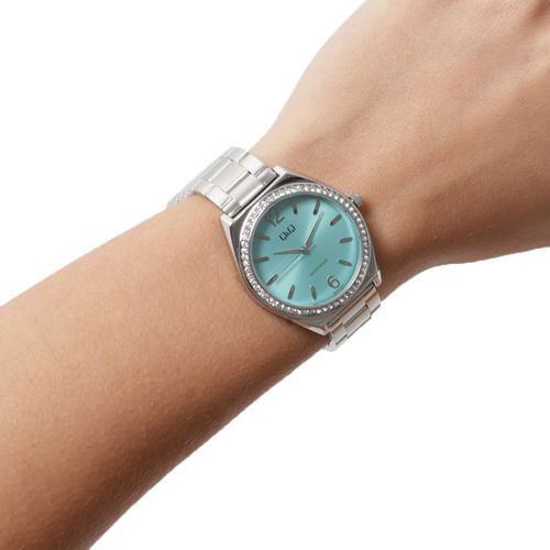 Reloj Q&Q análogo de metal plateado para mujer