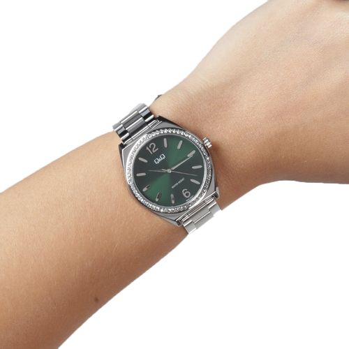 Reloj Q&Q análogo de metal plateado para mujer