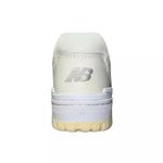 104852802-Zapato-New-Balance-550-casual-color-blanco-para-mujer