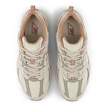 104899244-Zapato-New-Balance-530-casual-beige-para-mujer