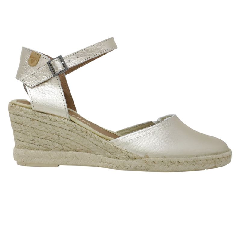 104859715-Sandalia-alpargata-casual-color-dorado-para-mujer