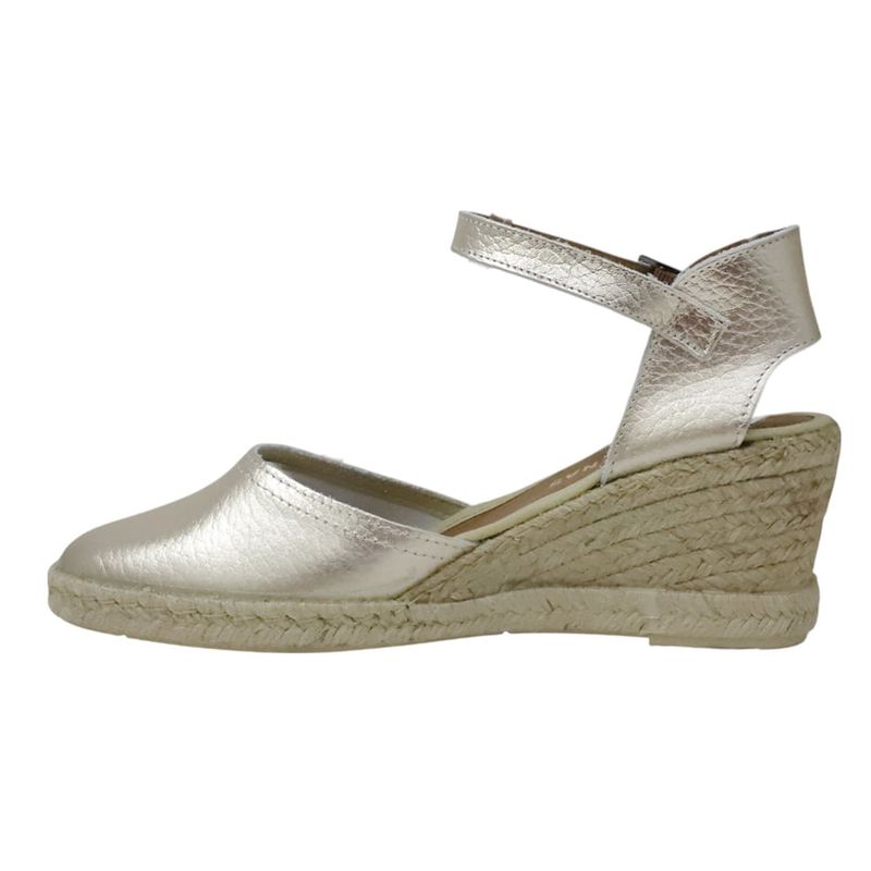 104859715-Sandalia-alpargata-casual-color-dorado-para-mujer