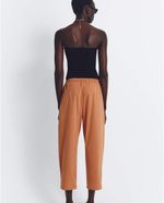 104958629-Pantalon-Sfera-capri-anaranjado-de-cintura-alta-para-mujer