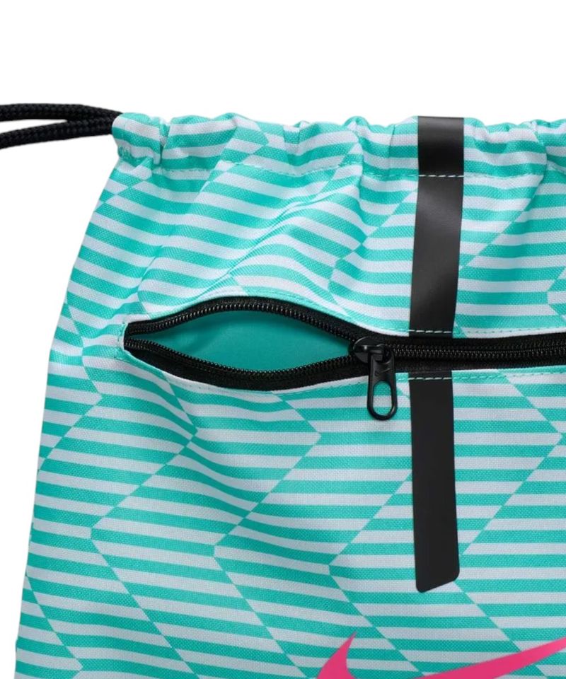 104947401-Bolso-deportivo-tipo-morral-Nike-Aurora-estampado-verde-con-negro