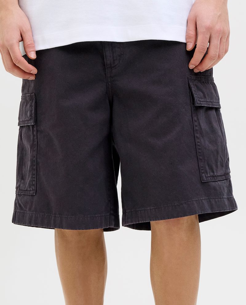 104971803-Short-cargo-Jack-and-Jones-loose-fit-solido-para-hombre
