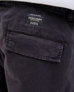 104971803-Short-cargo-Jack-and-Jones-loose-fit-solido-para-hombre