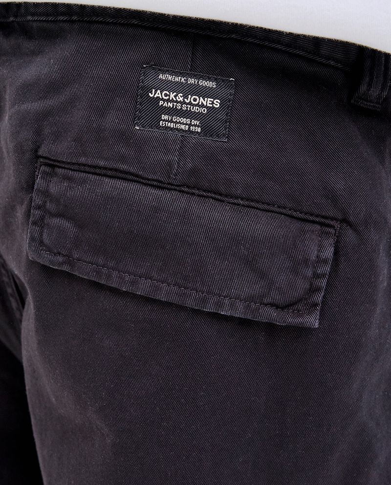 104971803-Short-cargo-Jack-and-Jones-loose-fit-solido-para-hombre
