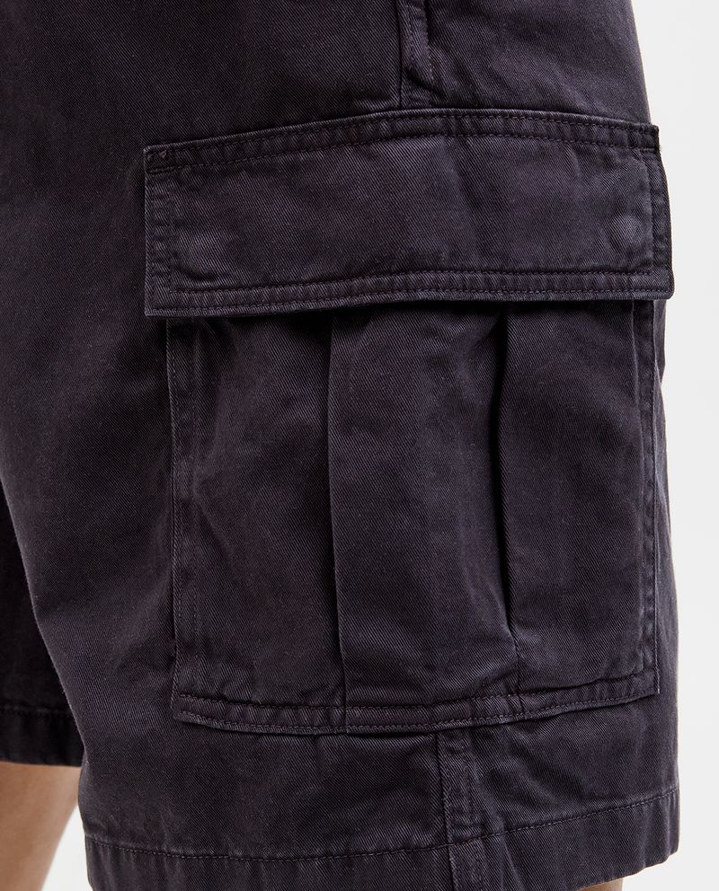 104971803-Short-cargo-Jack-and-Jones-loose-fit-solido-para-hombre