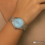 104947936-Reloj-Q-Q-analogo-de-metal-color-plateado-para-mujer
