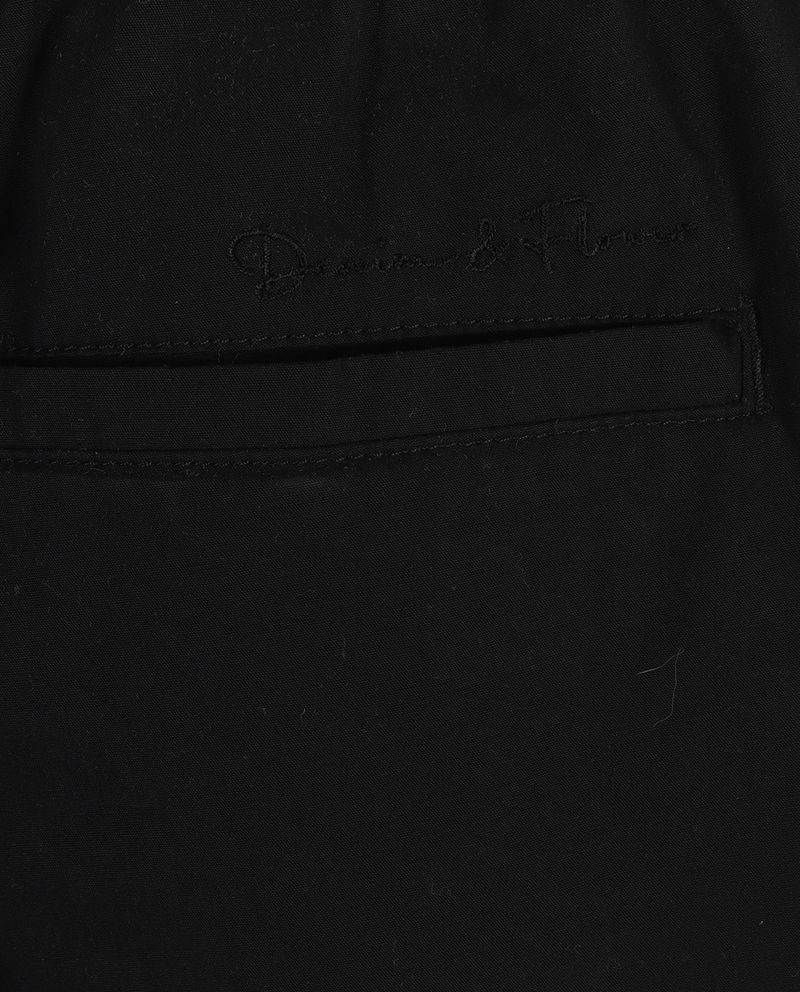 104920275-Short-jogger-Denim-and-Flower-negro-solido-para-hombre