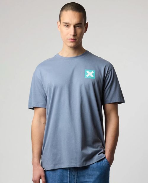 Camiseta blue banana regular fit celeste con estampado "X" para hombre