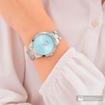 104947946-Reloj-Q-Q-analogo-metalico-color-plateado-para-mujer